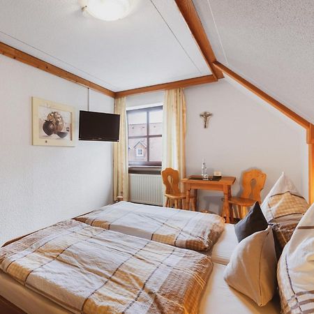 Fremden- Und Monteurzimmer "Zum Ochsen" Flieden Dış mekan fotoğraf