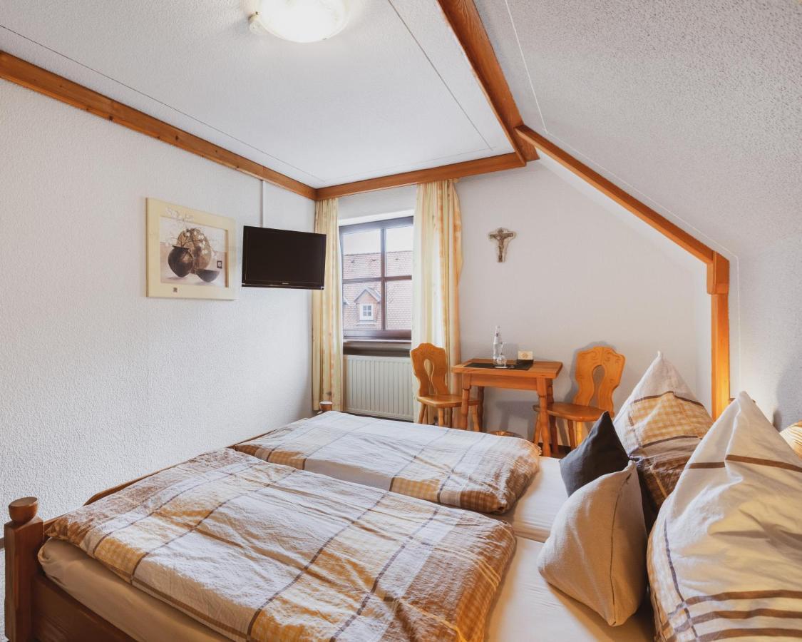 Fremden- Und Monteurzimmer "Zum Ochsen" Flieden Dış mekan fotoğraf